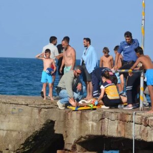 geliboluda genc iskeleden dustu 8zUavJKE