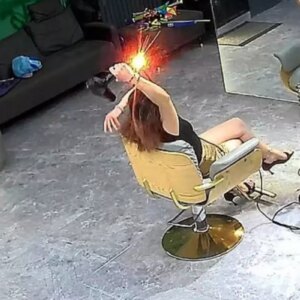 kuaforde dehset ani sac kurutma makinesi kadinin elinde patladi GDhLJUWr