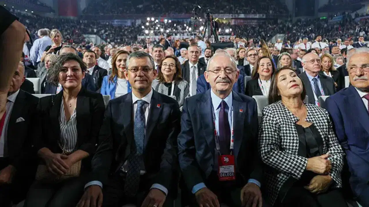 ozgur ozelden kritik aciklama kilicdaroglunun kayyum kararina tenezzul etmeyecegini dusunuyorum 3XV8LWDx