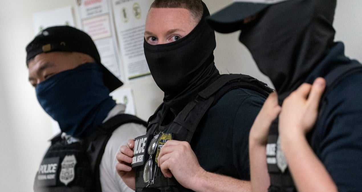 yuzu kapali polisler gina getirdi eyalette maske takmak yasaklandi z45LLWQ9