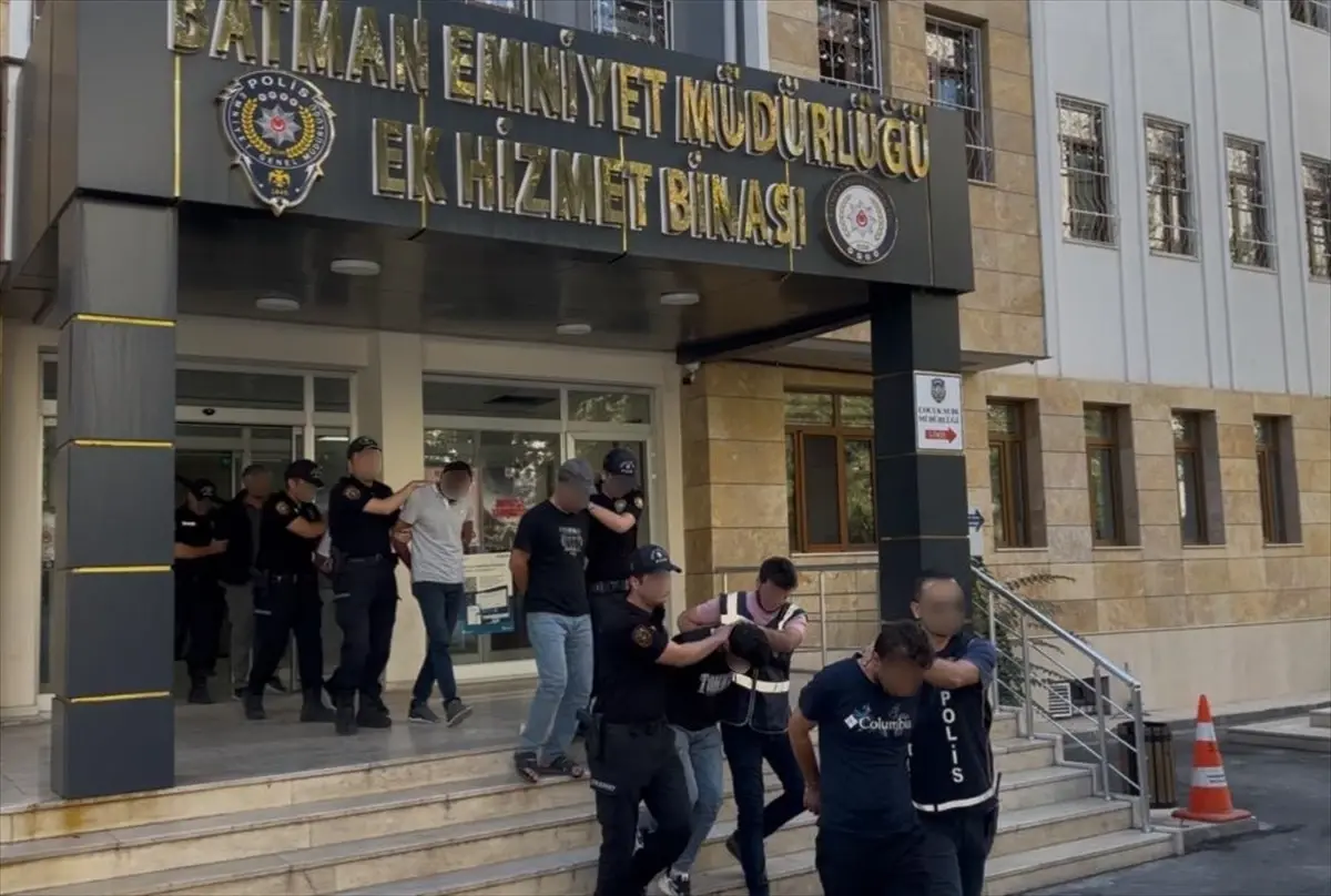 batmanda silahli kavga 1 polisle birlikte 8 yarali 4 kisi tutuklandi XS6WJ2Qi.jpg