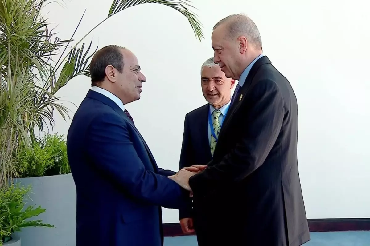 cumhurbaskani erdogan gazze zirvesi icin misirda sisi bizzat karsiladi hzESp1cp.jpg