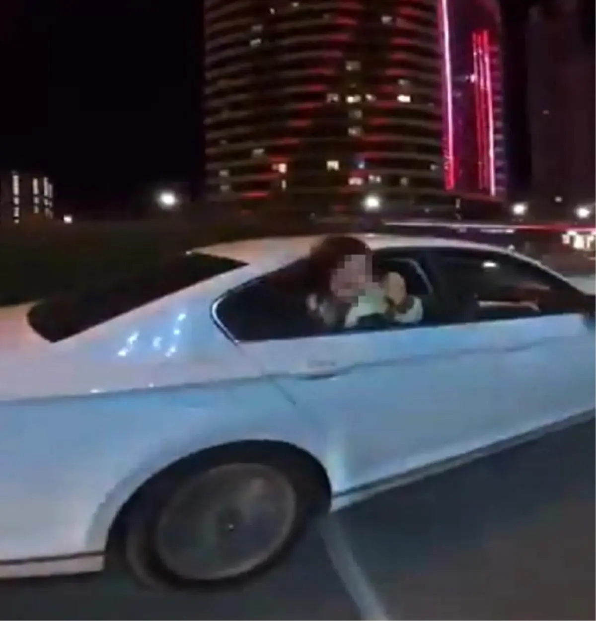 izmirde korsan taksi tartismasi DpiGbij3.jpg