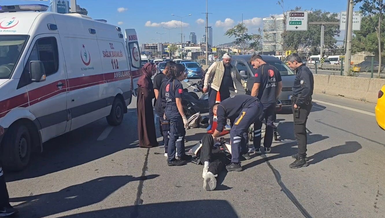 kadikoyde sapagi kaciran otomobil surucusu motosiklete carpti gOYUch7K