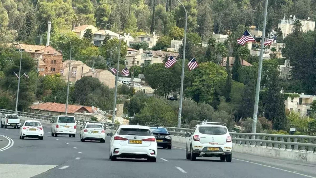 tel avivden kuduse ziyaretcileri abd bayraklari karsiliyor kAan5iWG.jpg