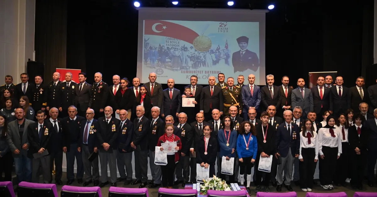 trabzonda cumhuriyet coskusu 9I5J6mhp.webp