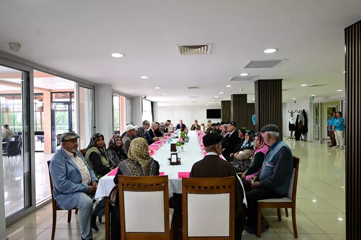 vali turan yarim asirlik evlilikleri kutladi PQlTd6at