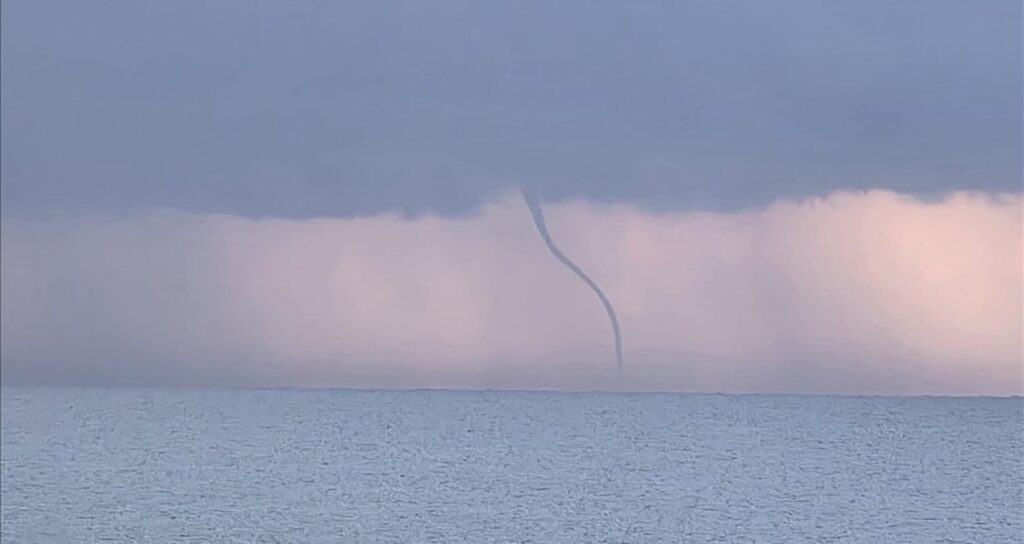 alanyada-denizde-hortum-olustu-yQTEf6xa