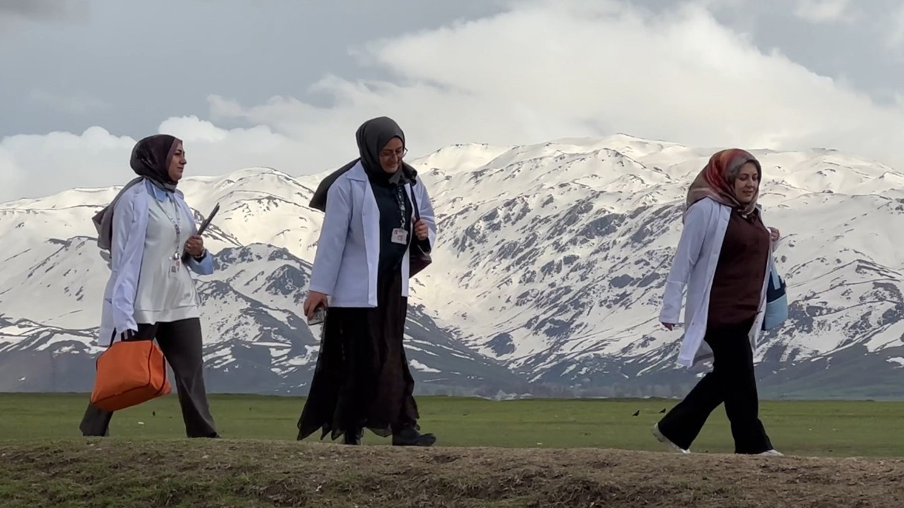 Hakkari’nin Uzak Köylerinde Hayat Kurtaran “Her Gebeye Bir Ebe” Projesi
