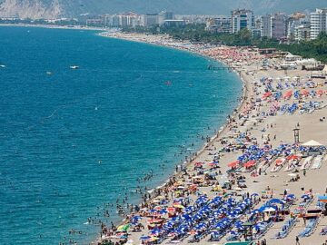 ** 2026 Yazında Antalya’nın Plajlarında Huzur Bulun