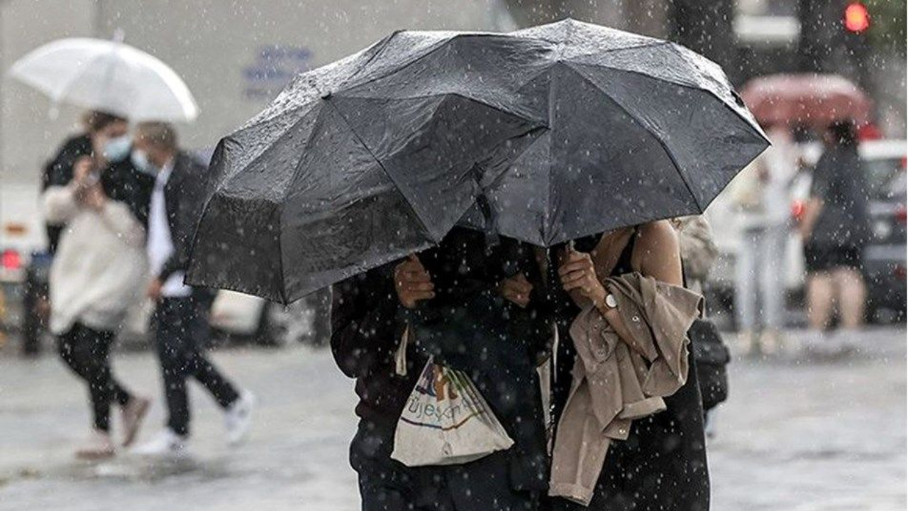 Meteoroloji uyarilari tek tek siraladi cok kuvvetli saganak oncesi firtina vuracak UELzG5qs